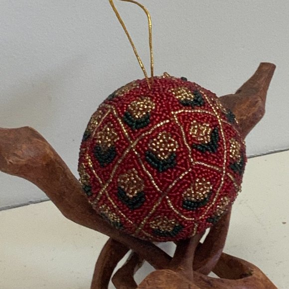 Vintage CHRISTMAS BALL ORNAMENT Seed Beaded Floral Green Gold Red 3" - Picture 5 of 5
